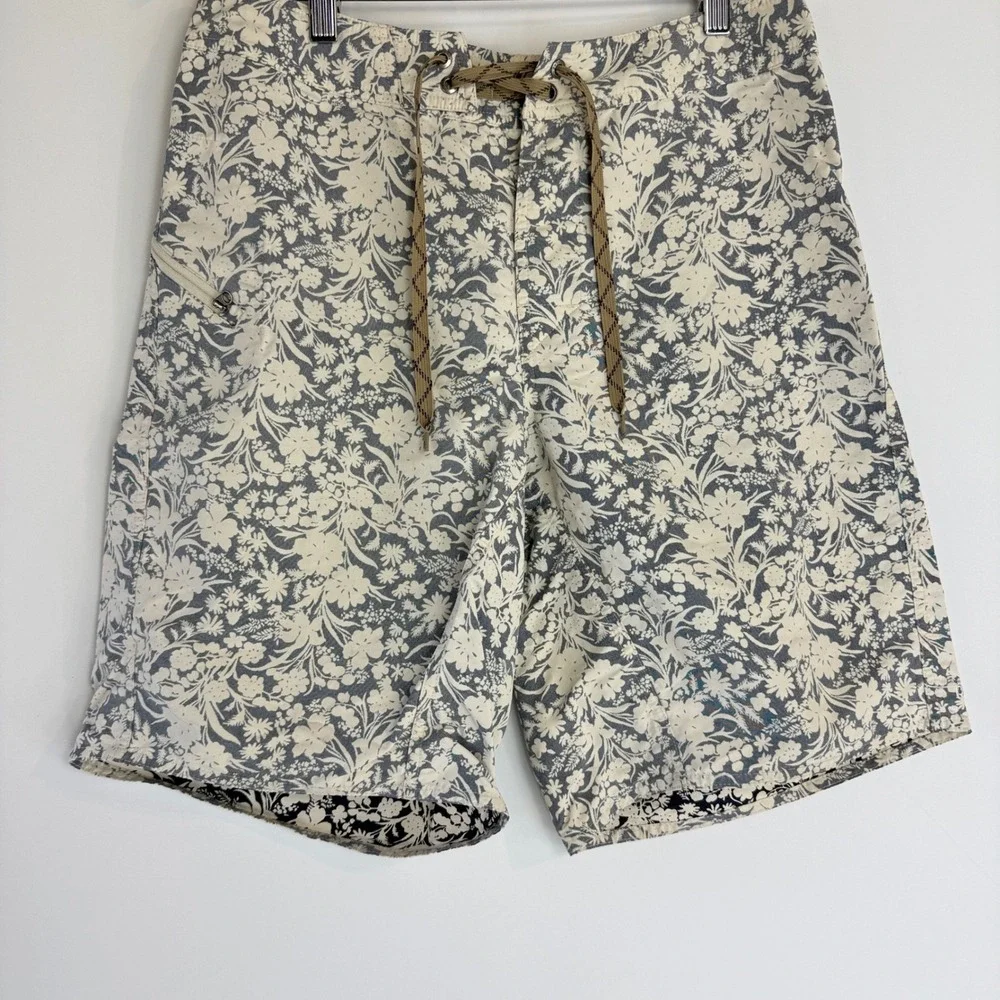 Patagonia Wavefarer Board Shorts Men 31 Blue Floral Print 86772S8 Nylon